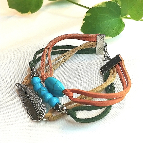 2/$10🎉Paparazzi. Leather bracelet. Turquoise stones. Feather Charm. 8inch